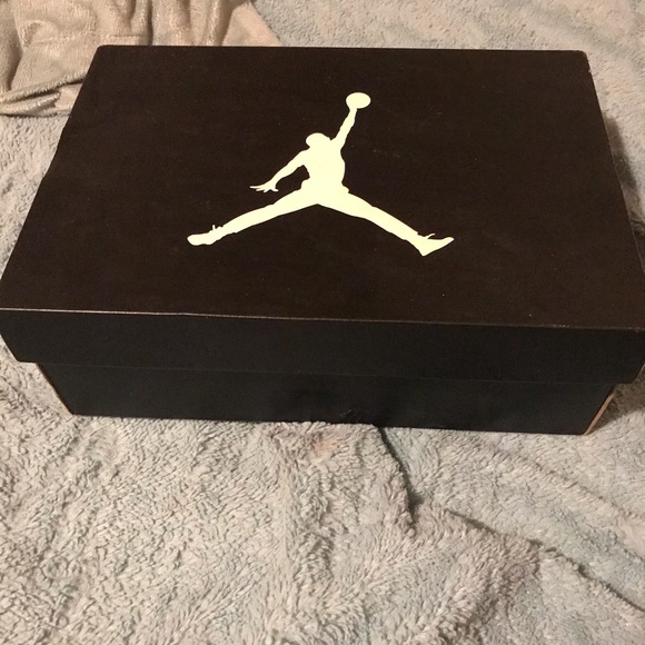 Jordan bugs bunny 8s size 4 - Picture 2 of 8